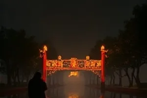 白夜航线封面，极昼之下的机场跑道