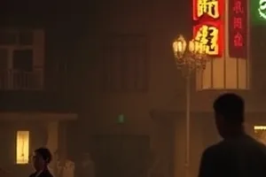 第七个夏天剧集封面，海边栈道与落日