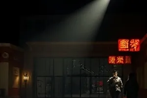 青瓦与旧信封面，老宅天井与木窗格
